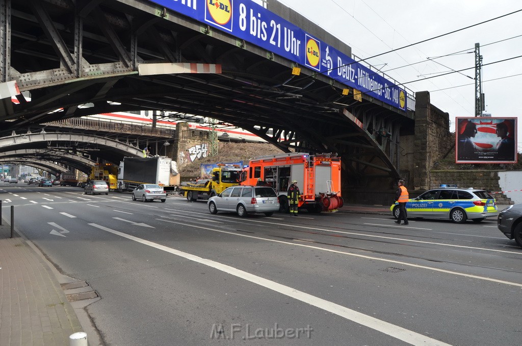 LKW Bruecke Koeln Deutz Opladenestr Deutz Muelheimerstr P183.JPG - Miklos Laubert